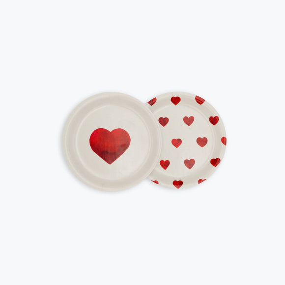 Heart round coaster tray with minimalist red heart design on white background – birch wood, 11 cm diameter.