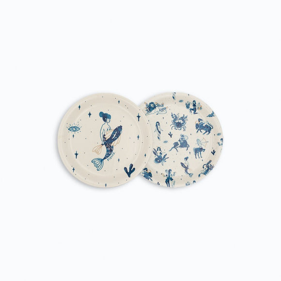 Pisces round coaster tray with zodiac illustrations in blue, featuring Pisces symbol and aquatic motifs – birch wood, 11 cm diameter.