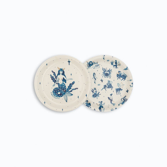 Capricorn round coaster tray with zodiac design in blue, featuring Capricorn sea-goat symbol and celestial motifs – birch wood, 11 cm diameter.