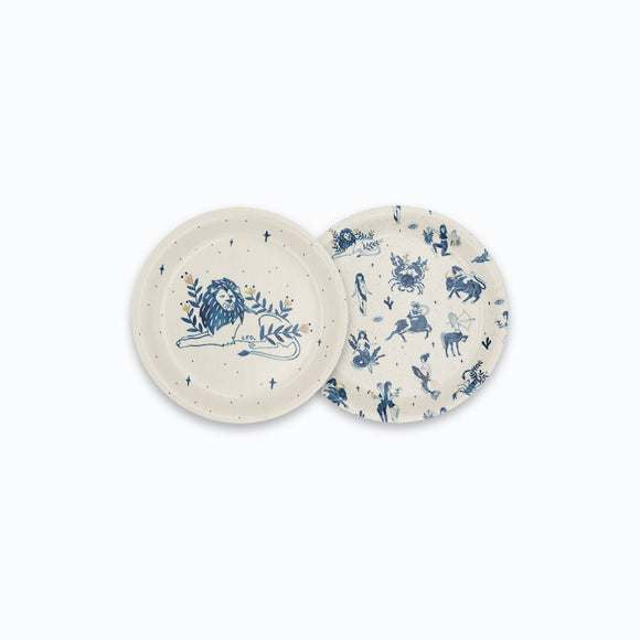 Leo round coaster tray with zodiac design in blue, featuring Leo lion symbol and celestial motifs – birch wood, 11 cm diameter.