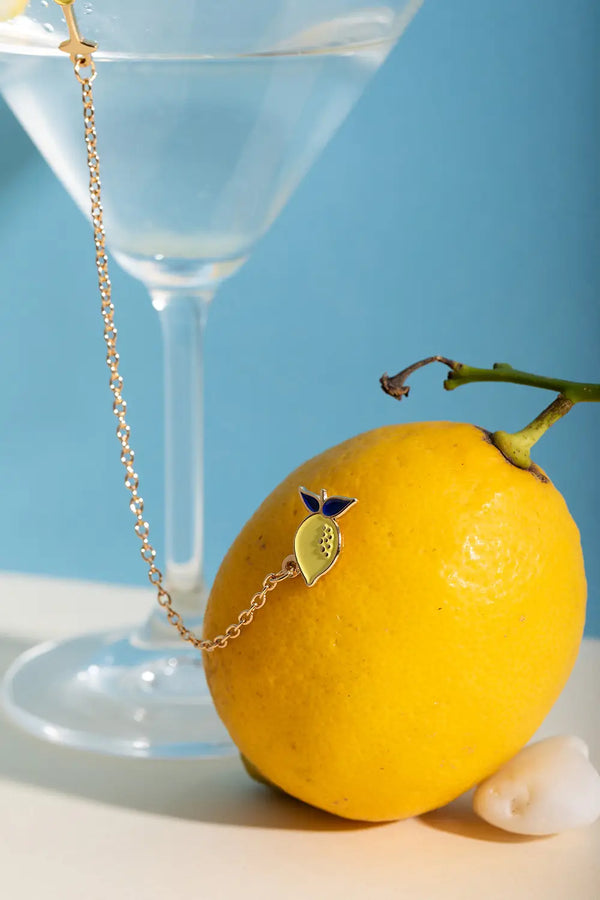 Duo Margarita Chain - Pins: a lemon-shaped pin and a cocktail glass pin connected by a gold chain.