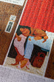 Fotomatic - Puzzle 1000 pieces: close-up of the charming characters inside the photobooth.